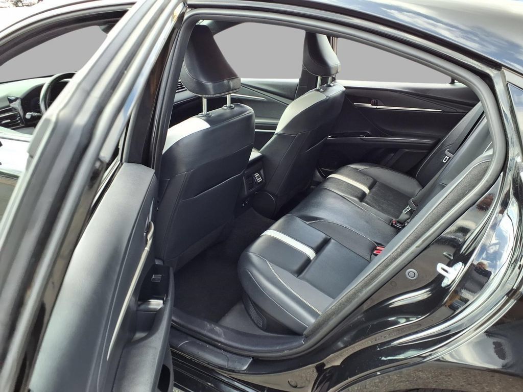Used 2025 Toyota Camry SE FWD image 25
