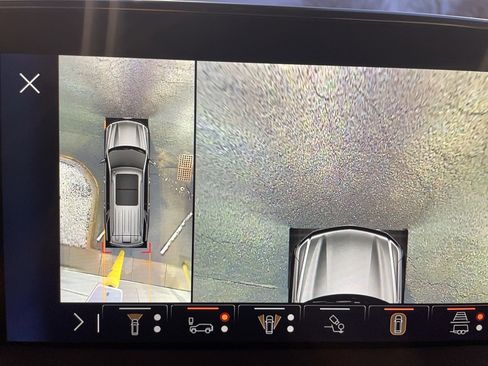 Used 2024 Chevrolet Suburban High Country image 45