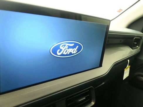 Certified 2025 Ford Maverick XL FWD image 16