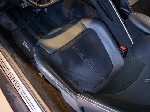 Used 2022 Ferrari Roma image 12