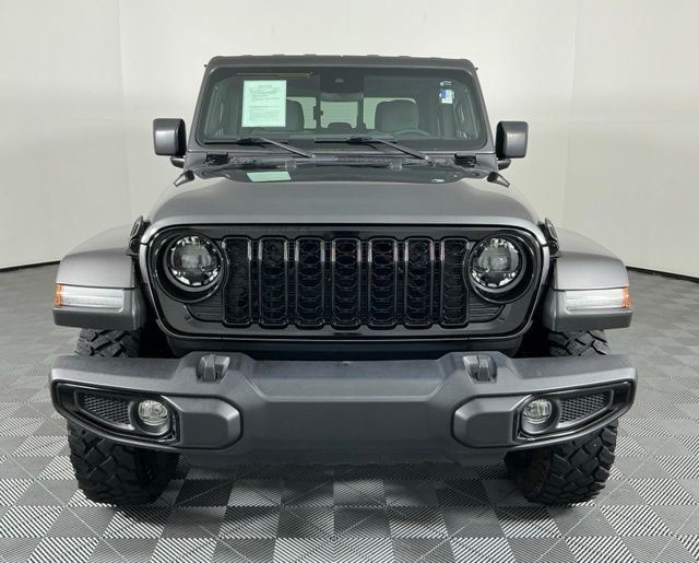 Used 2024 Jeep Gladiator Sport AWD/4WD image 3