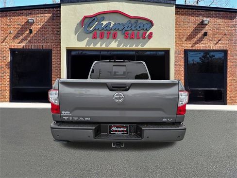 Used 2021 Nissan Titan SV w/ SV Convenience Package image 4