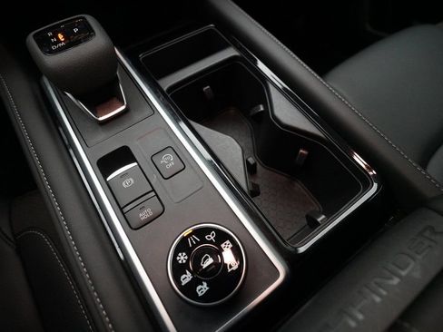 Certified 2024 Nissan Pathfinder SL image 17