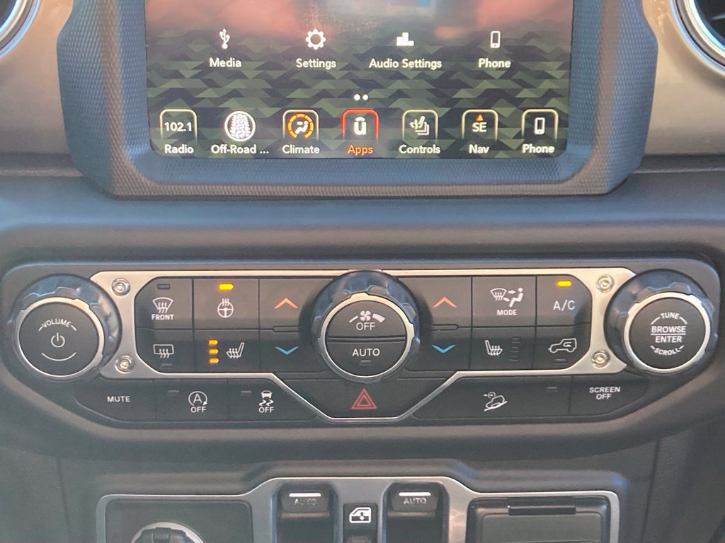 Used 2018 Jeep Wrangler Unlimited Sahara AWD/4WD image 14