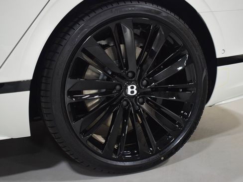 New 2025 Bentley Flying Spur Plug-In Hybrid image 13