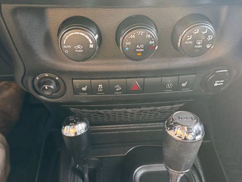 Used 2017 Jeep Wrangler Unlimited Sahara w/ Connectivity Group image 18