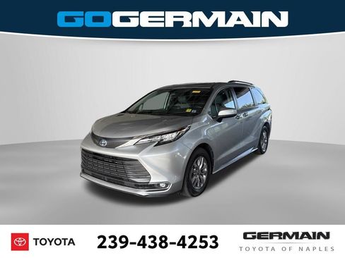 Used 2022 Toyota Sienna XLE FWD image 1