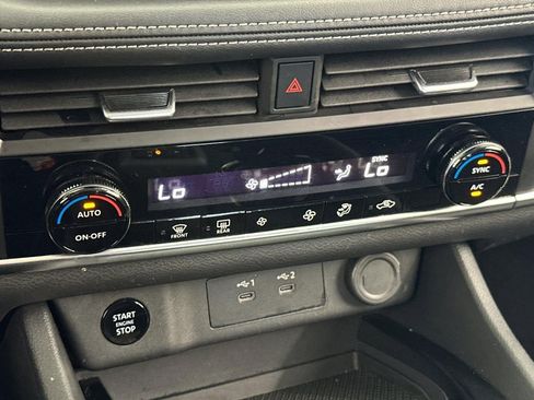 Used 2025 Nissan Rogue SV FWD image 24