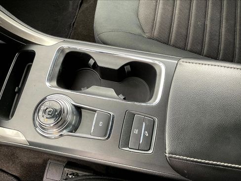 Used 2020 Ford Fusion SE FWD image 18