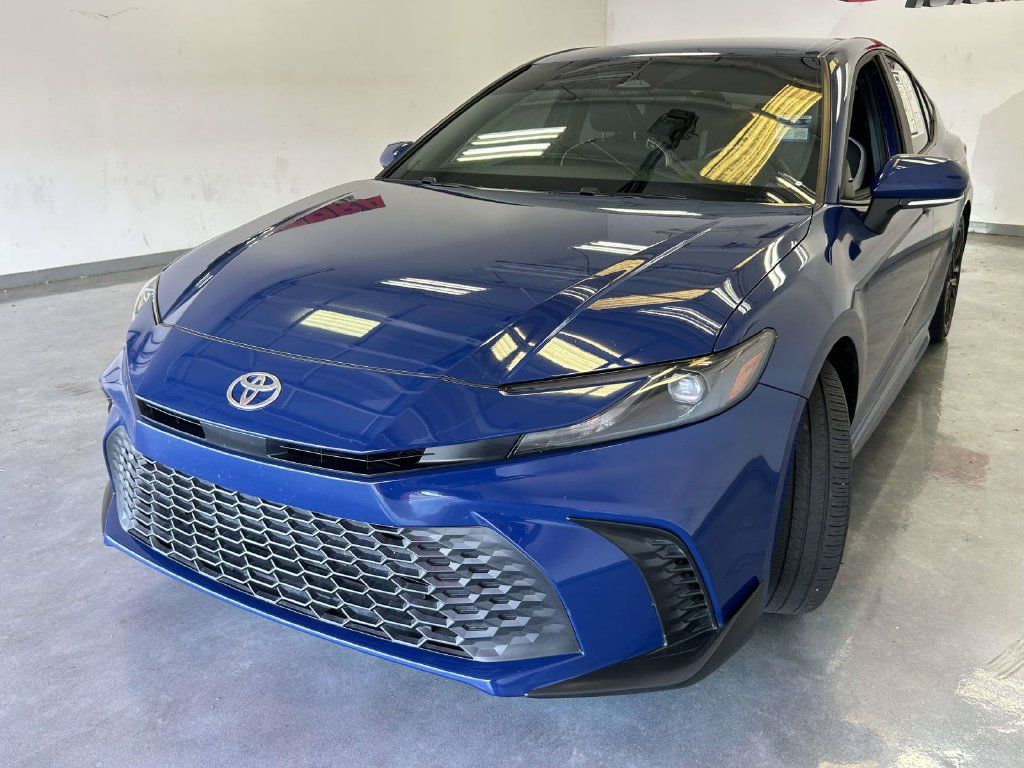 Used 2025 Toyota Camry SE FWD image 7