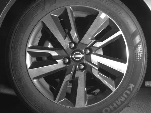 Used 2025 Nissan Versa SV FWD image 15