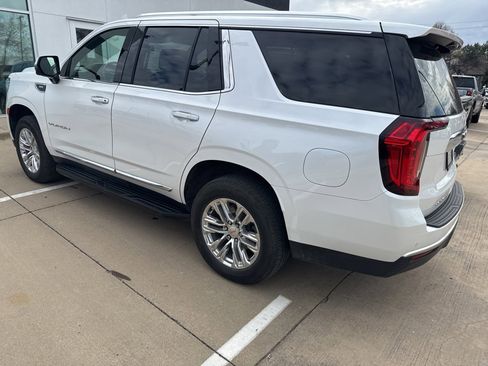 Used 2022 GMC Yukon SLT w/ SLT Luxury Package image 3