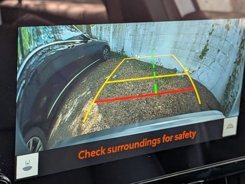 Used 2024 Toyota Corolla Cross XLE w/ Convenience Package image 6