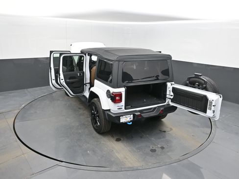Used 2022 Jeep Wrangler Unlimited Sahara image 41