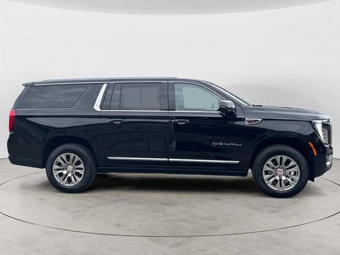 Used 2026 GMC Yukon XL Denali w/ Sun & Power Step Package AWD/4WD image 4