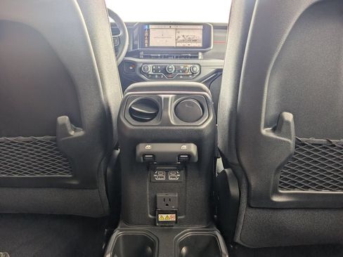 Used 2024 Jeep Wrangler Unlimited Rubicon w/ Convenience Group AWD/4WD image 32
