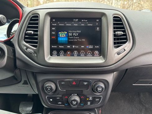 Used 2019 Jeep Compass Trailhawk image 14