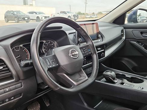 Used 2025 Nissan Rogue SV FWD image 10