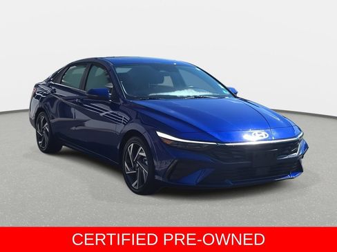 Certified 2025 Hyundai Elantra Limited FWD image 3