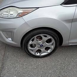 Used 2013 Ford Fiesta Titanium FWD image 6