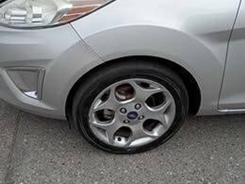 Used 2013 Ford Fiesta Titanium FWD image 6