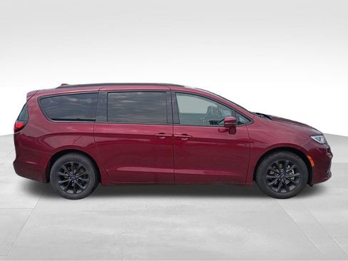Used 2021 Chrysler Pacifica Touring w/ S Appearance Package FWD image 4