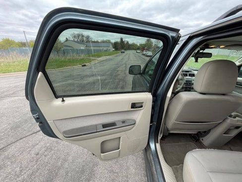 Used 2011 Ford Escape XLT w/ 201A Rapid Spec Order Code FWD image 24
