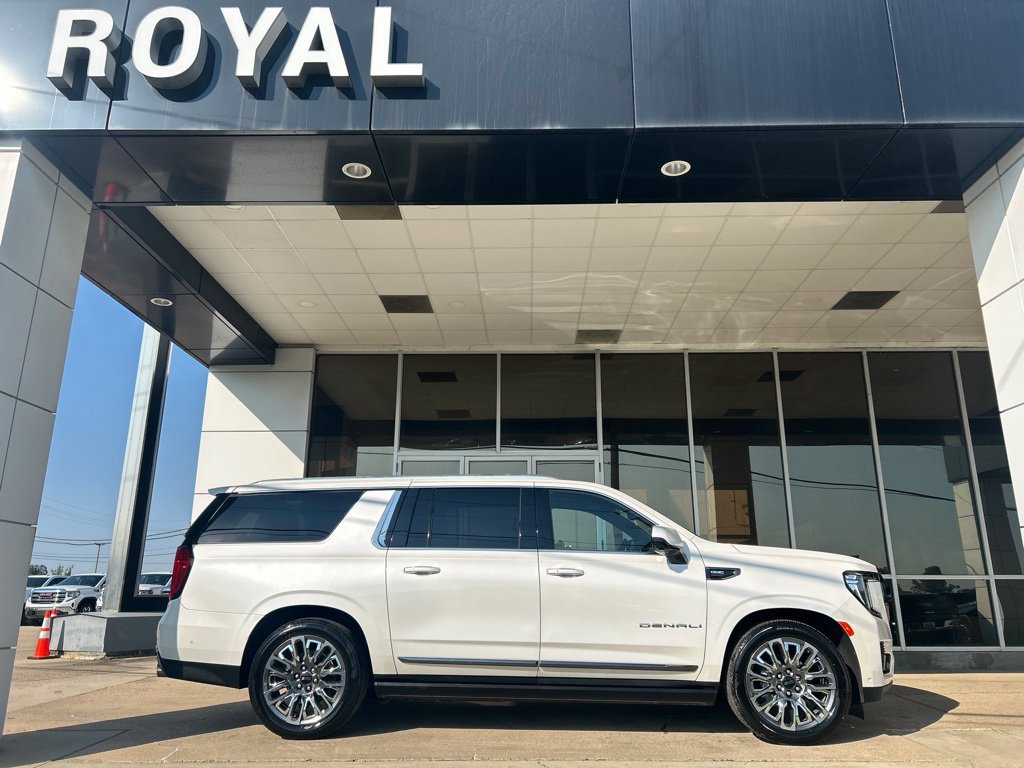 Used 2024 GMC Yukon XL Denali Ultimate AWD/4WD image 1