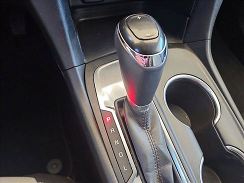 Used 2018 Chevrolet Equinox LT FWD image 12