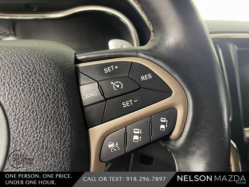 Used 2017 Jeep Grand Cherokee Limited w/ Luxury Group II image 26