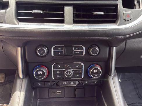 Used 2022 Chevrolet Suburban Z71 w/ Luxury Package AWD/4WD image 29