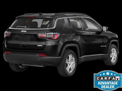 Used 2022 Jeep Compass Latitude image 2