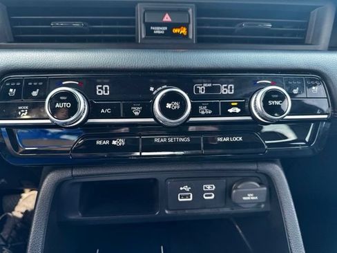 Used 2025 Honda Pilot Black Edition image 30