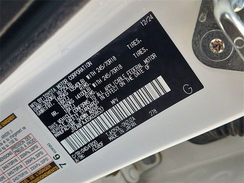 Used 2025 Toyota Land Cruiser image 32