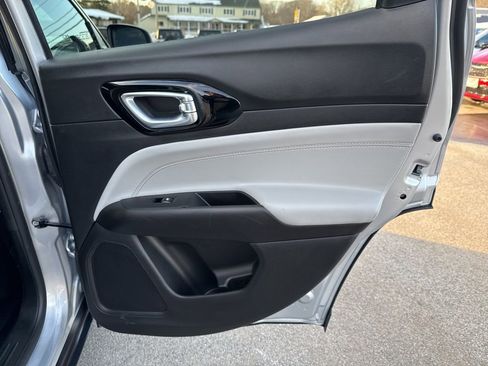 Certified 2025 Jeep Compass Limited image 26