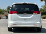 Used 2022 Chrysler Voyager LX image 5