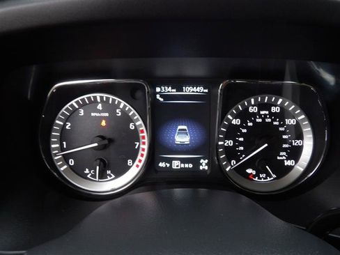 Used 2017 Nissan Titan SV image 25