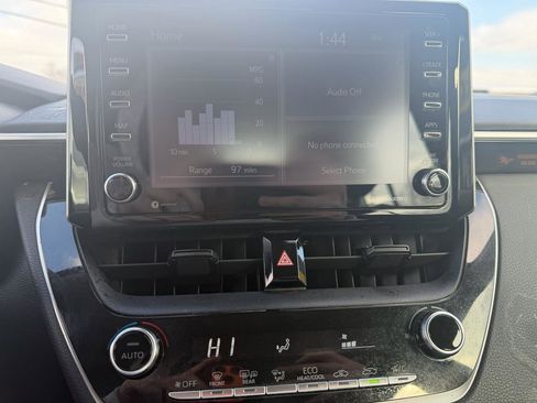 Used 2021 Toyota Corolla LE image 17