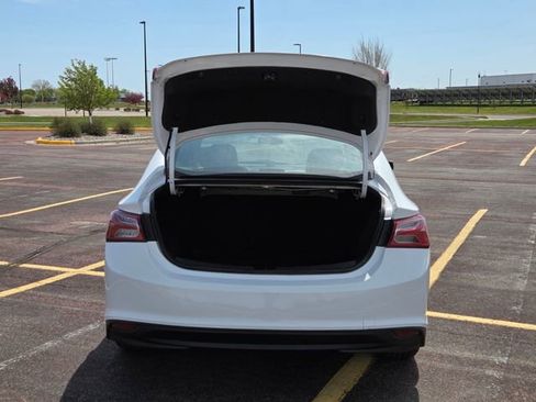 Used 2019 Chevrolet Malibu LT FWD image 50