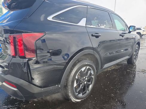 Used 2024 Kia Sorento S image 7