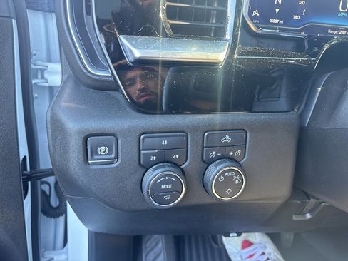 Used 2024 Chevrolet Silverado 2500 LT image 16