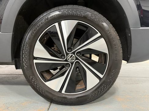 Used 2024 Volkswagen Taos SE AWD/4WD image 9