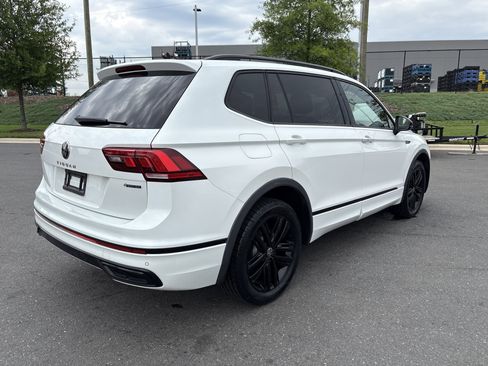 Used 2022 Volkswagen Tiguan SE R-Line AWD/4WD image 9