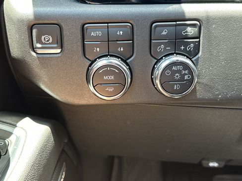 Used 2025 GMC Sierra 1500 SLT w/ SLT Premium Plus Package AWD/4WD image 27