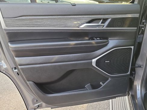 Used 2022 Jeep Wagoneer Series III w/ Premium Group I image 10