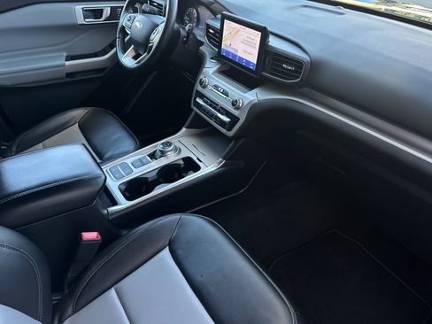 Certified 2022 Ford Explorer XLT w/ Equipment Group 202A image 16