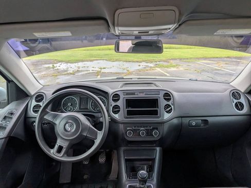 Used 2012 Volkswagen Tiguan S FWD image 32