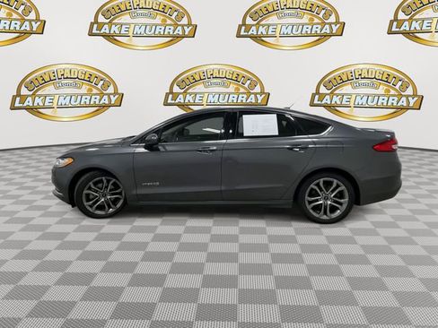 Used 2017 Ford Fusion SE w/ Equipment Group 601A FWD image 8