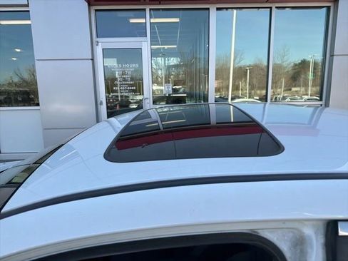 Used 2016 Subaru Legacy 2.5i Limited image 3