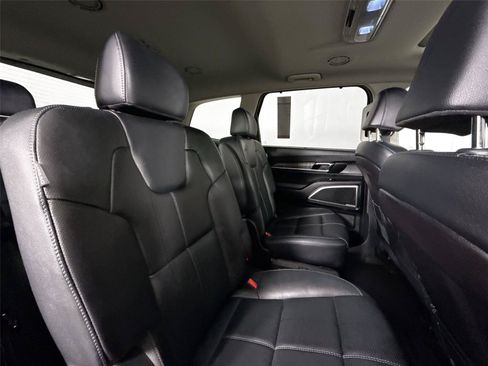 Used 2024 Kia Telluride EX w/ EX Captain's Chair Package AWD/4WD image 41